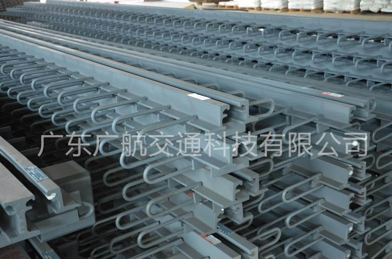 模數(shù)式橋梁伸縮縫.jpg 模數(shù)式橋梁伸縮縫.jpg